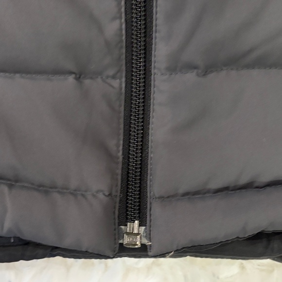 J. Crew Men's Charcoal Quilted Vest,40% feathers,Size M - Picture 16 of 17